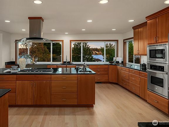 4th image of 8533 NE Juanita Drive