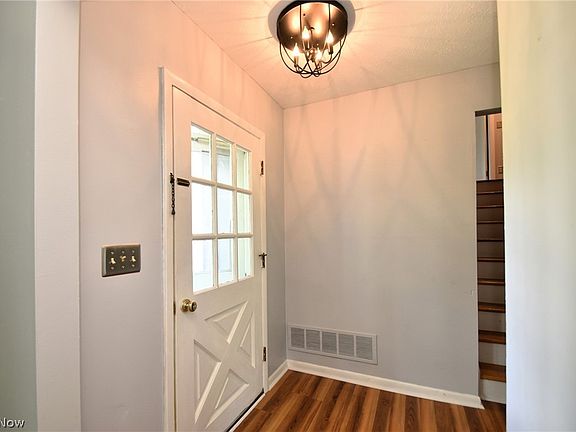 3rd image of 56 Maple Hill Dr