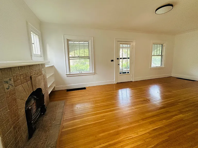 353 Hillcrest Ave — Photo 12
