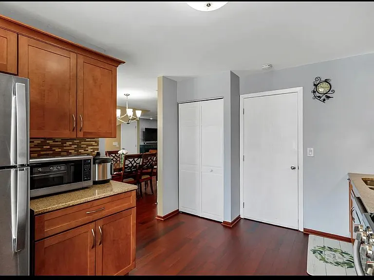 984 Westchester Cir — Photo 7