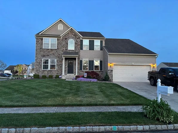 314 Carriage Dr, Mount Royal, NJ 08061