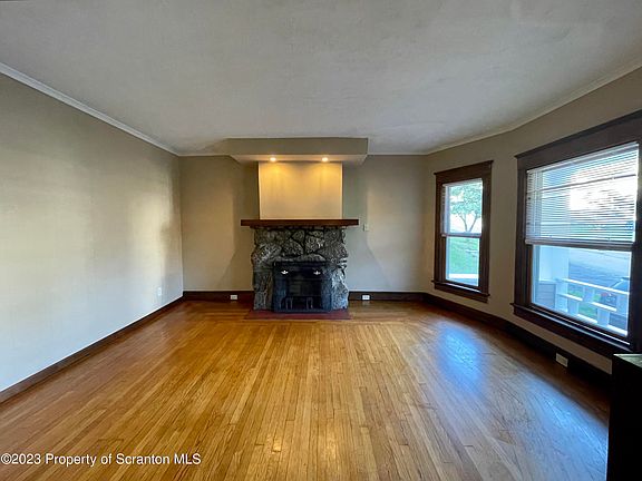 4th image of 121 Burcher Ave