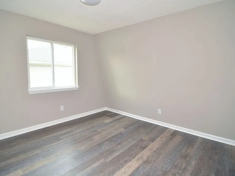 704 McMakin St — Photo 17