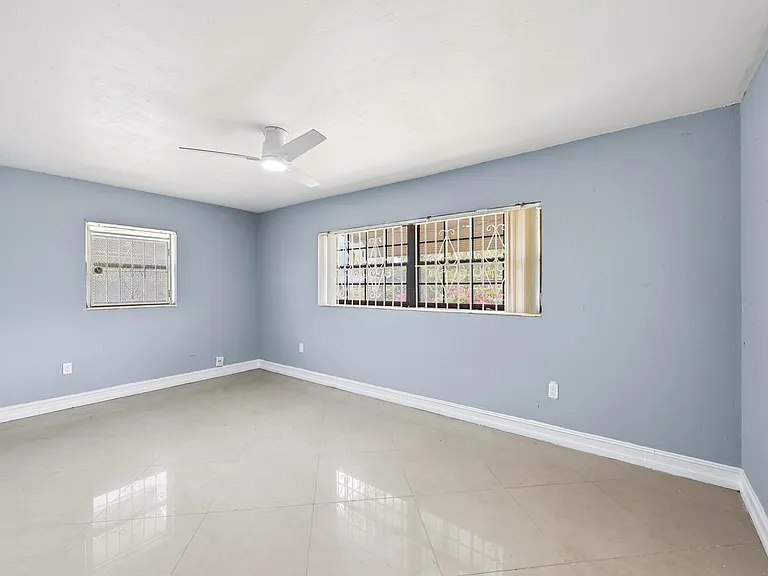 740 E Evanston Cir — Photo 29