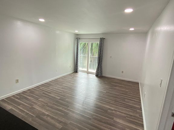 4th image of 860 NE 78th St APT 201