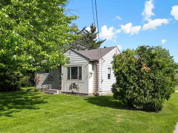 1483 Twelve Mile Rd NW, Sparta, MI 49345