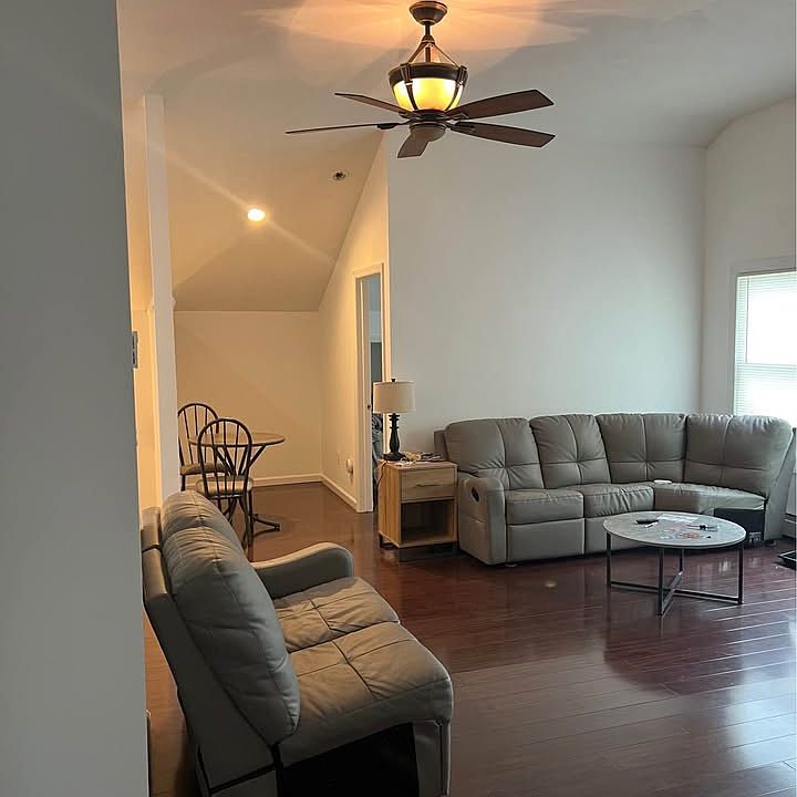 1st image of 7 Fawn Ln #1