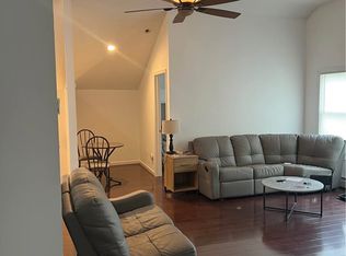 7 Fawn Ln #1, East Islip, NY 11730