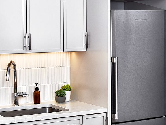 4th image of 50 W 34th St APT 12B9