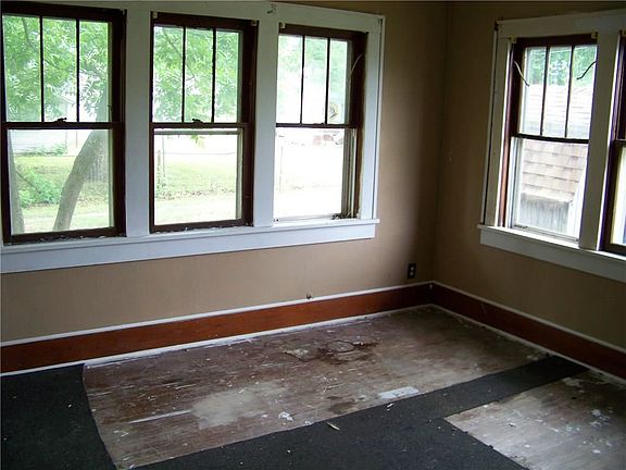 5th image of 614 N 4th Ave