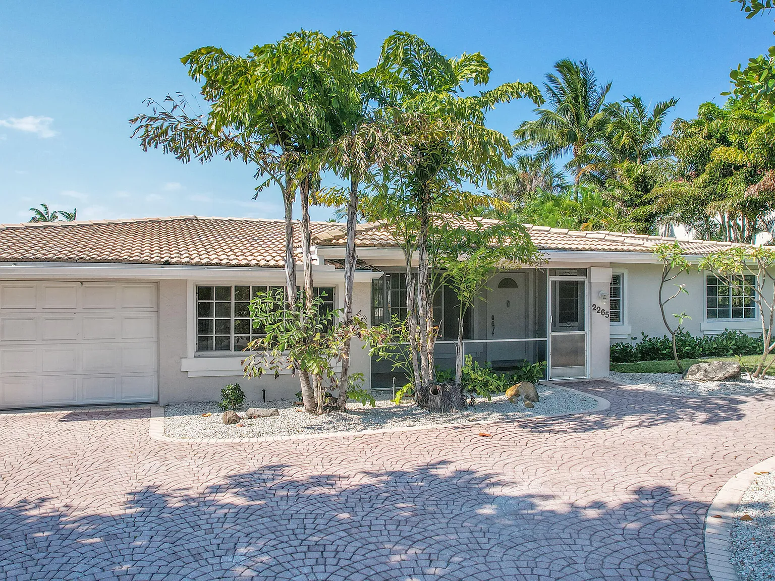 4 bed, 2.0 bath, 1814 sqft, $8,000 — Photo 3