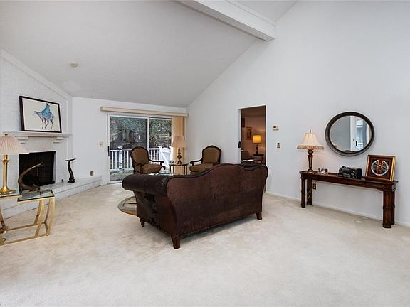 5th image of 7 Stratford Ct