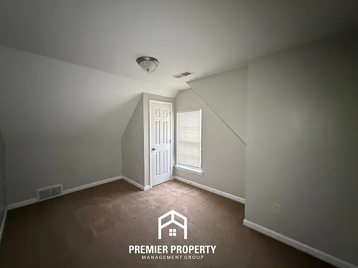 7823 Wolf Hollow Dr — Photo 15