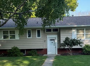 1309 6th St #A, Orion, IL 61273