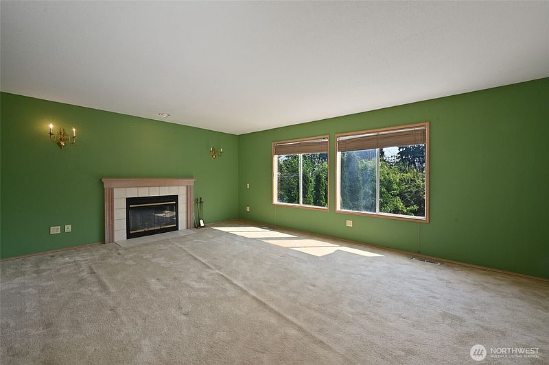 4th image of 4407 30th Avenue W
