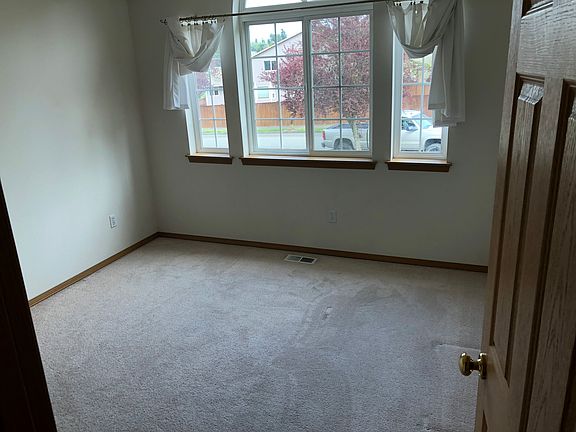 3rd image of 2136 22nd St SE