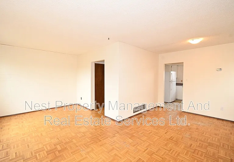 215 McIntyre Cres #1 — Photo 6