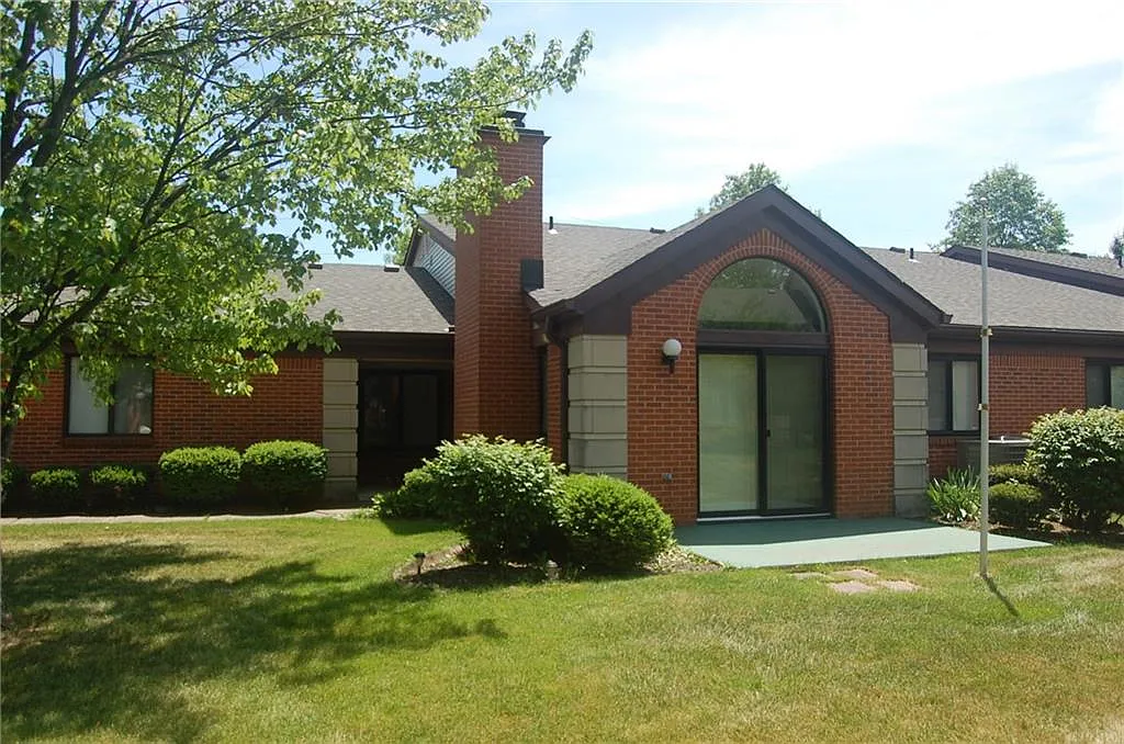 2270 Emily Dr photo 1
