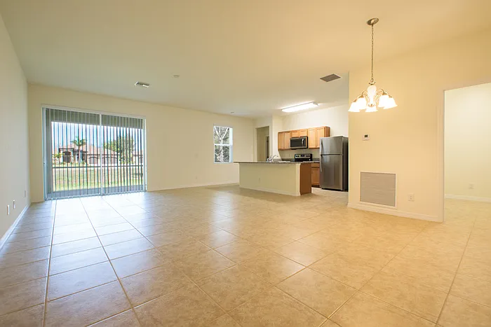 3 bed, 2.0 bath, 1760 sqft, $1,800 — Photo 3