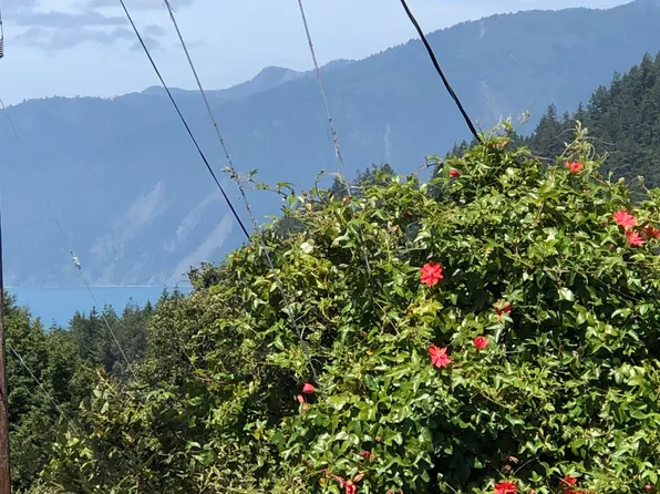 529 Redwood Rd, Whitethorn, CA 95589