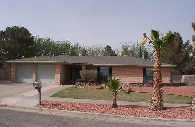 1633 Charles Owens Dr — Photo 1