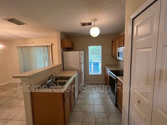 5th image of 11858 Lake Bend Cir