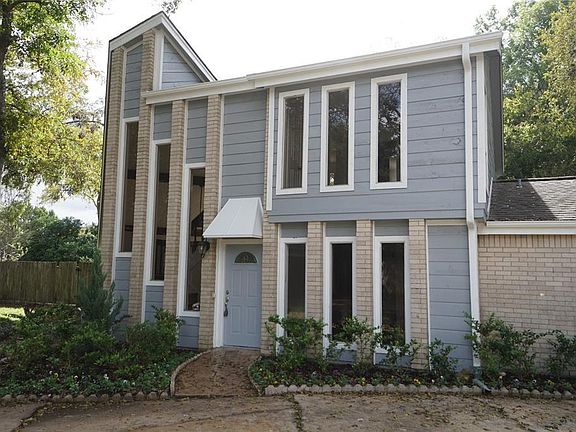 3rd image of 1202 Carriage Dr