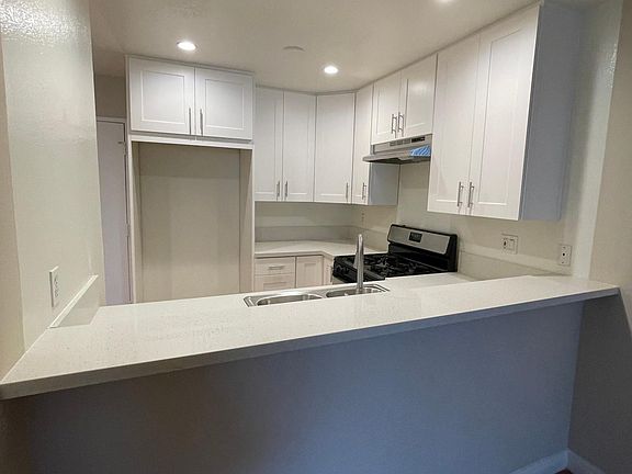4th image of 615 W Milford St #112