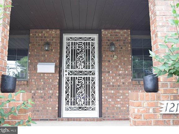 5th image of 1217 Spruce Ave