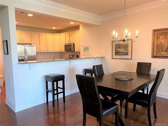 5th image of 636 Regency Dr