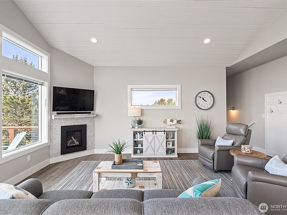 5th image of 193 Marine View Drive SE