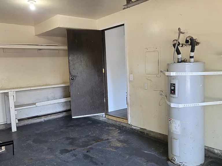 685 Manor Way — Photo 9