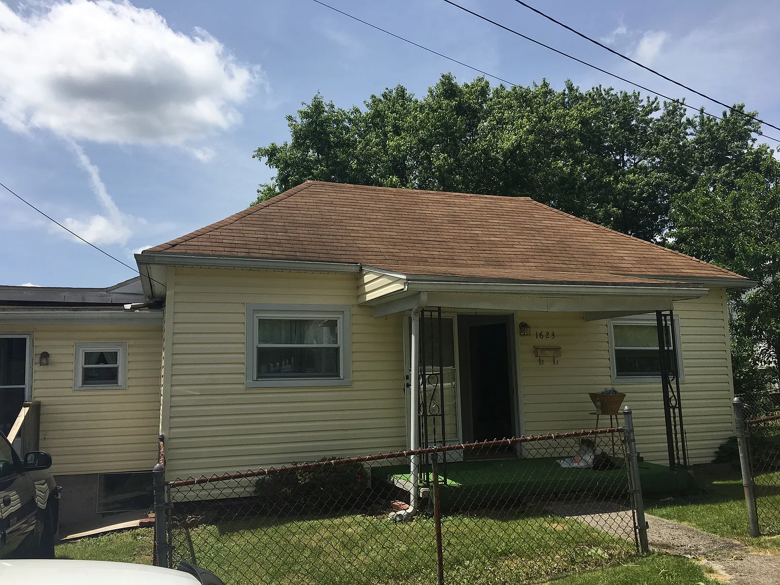 1623 Henderson Ave photo 1
