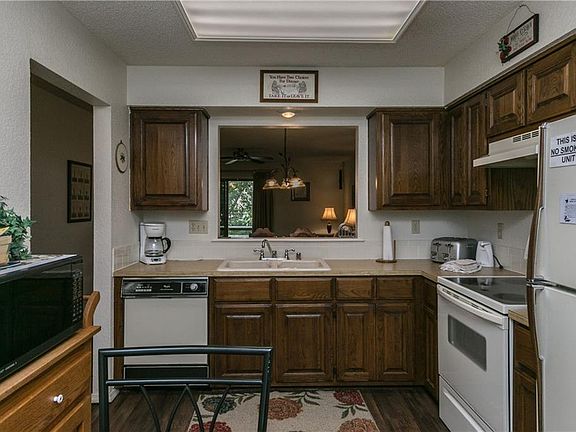 4th image of 25 Walter Dr