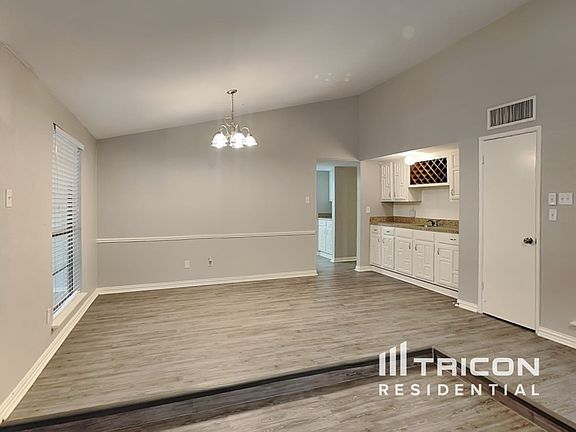 4th image of 3129 Eastpark Dr