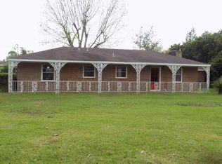 9169 Woolmarket Rd, Biloxi, MS 39532