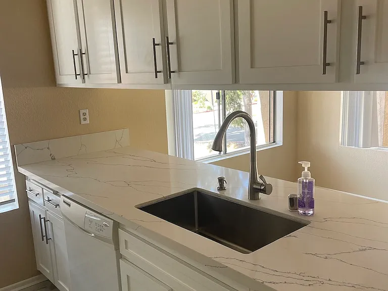 1038 Grape St — Photo 4