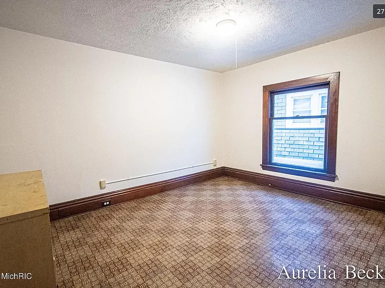 420 Lincoln Ave NW — Photo 24
