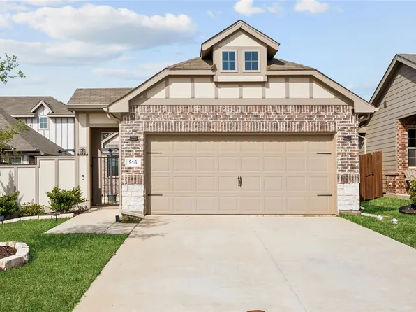 916 Crockett St, Aubrey, TX 76227