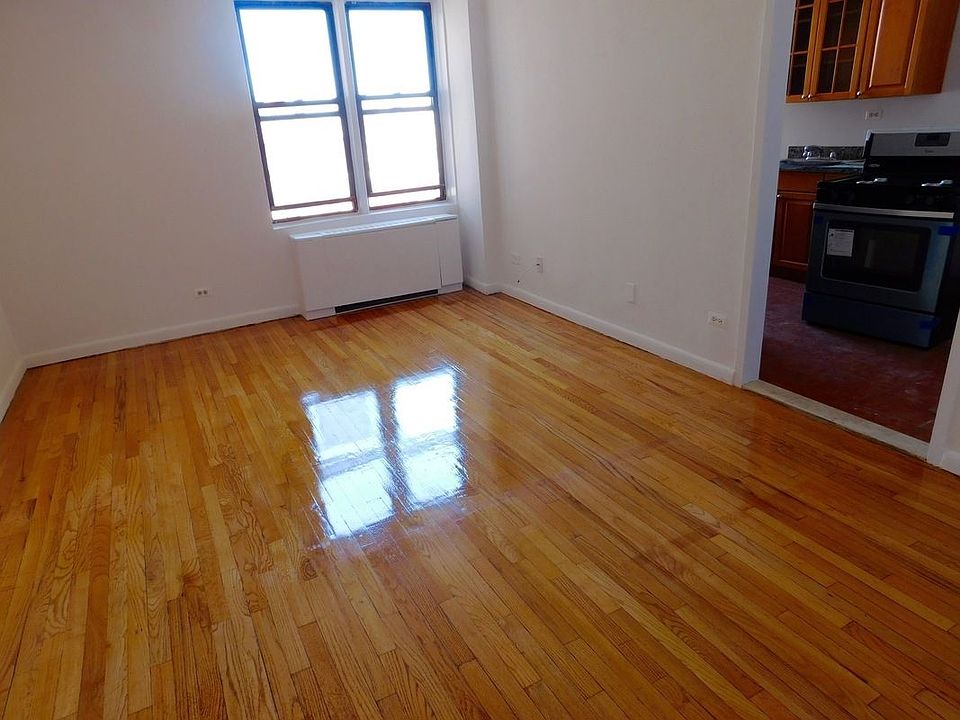 2nd image of 2335 Broadway APT 2M