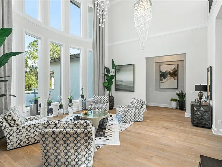 10331 Los Feliz Dr — Photo 53