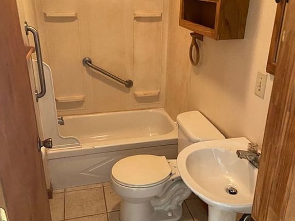 3rd image of 1020 Swann St #2