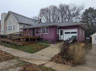 206 3rd Ave E, Cresco, IA 52136