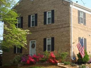 9912 Lakepointe Dr, Burke, VA 22015