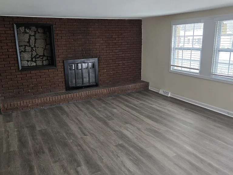 1717 Eastwood Ave — Photo 2