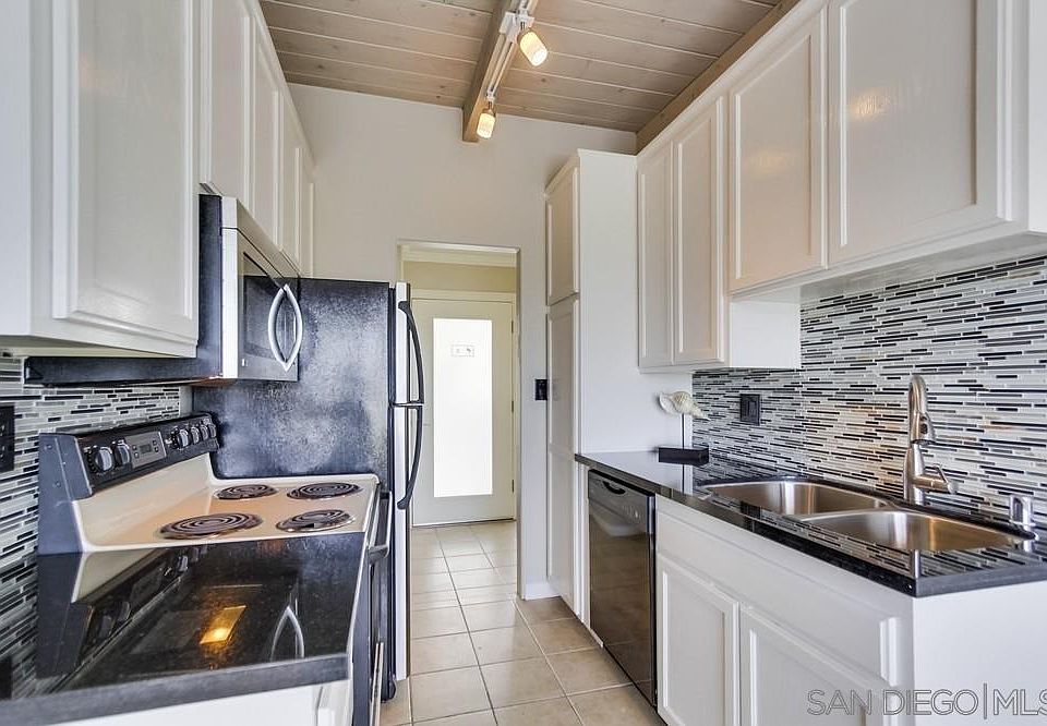 1st image of 4011 Crown Point Dr Unit 8