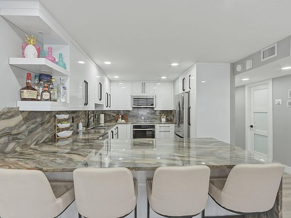 3rd image of 6039 Collins Avenue #609