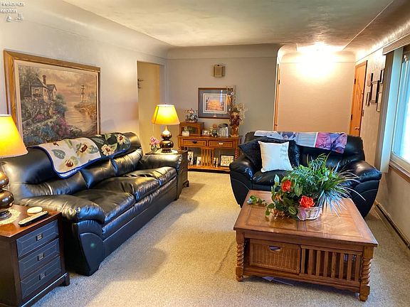 3rd image of 2137 Roselawn Dr