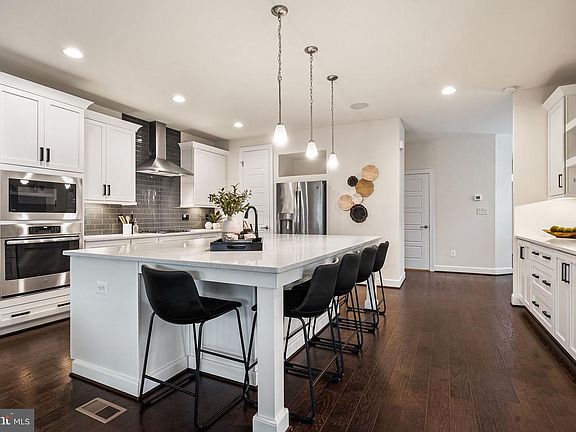 5th image of 6409 Beatles Ln Unit 8