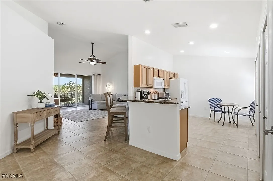 2 bed, 2.0 bath, 1749 sqft, $2,500 — Photo 3